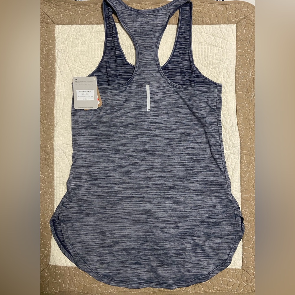2x Reebok athletic tops - Picture 5 of 6